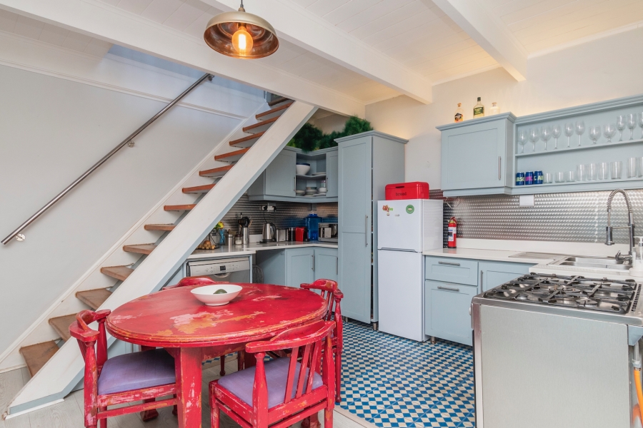 To Let 2 Bedroom Property for Rent in Green Point Western Cape